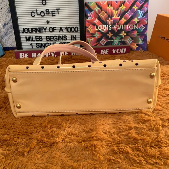 💯 Authentic Chanel Cream Perforated Shopper - Picture 4 of 16